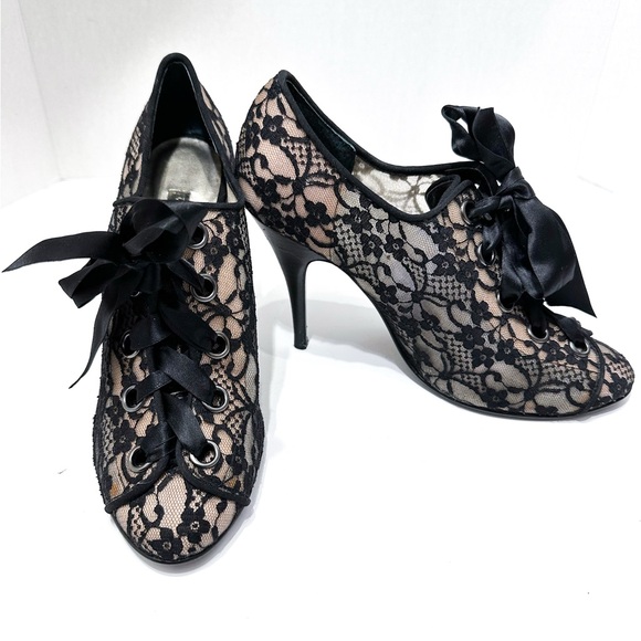 Beverly Feldman Black and Cream Ribbon Lace Up Bootie Pump Heels Size 7.5 Y2K - Picture 11 of 12